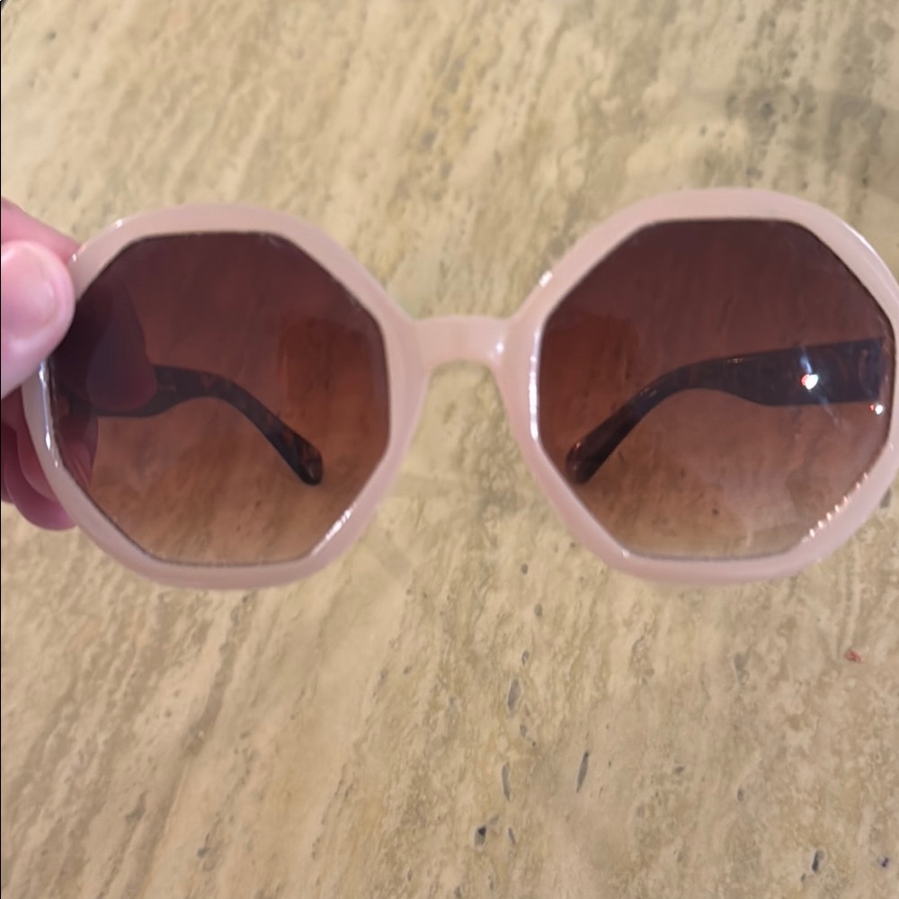 Chic Beige Sunglasses